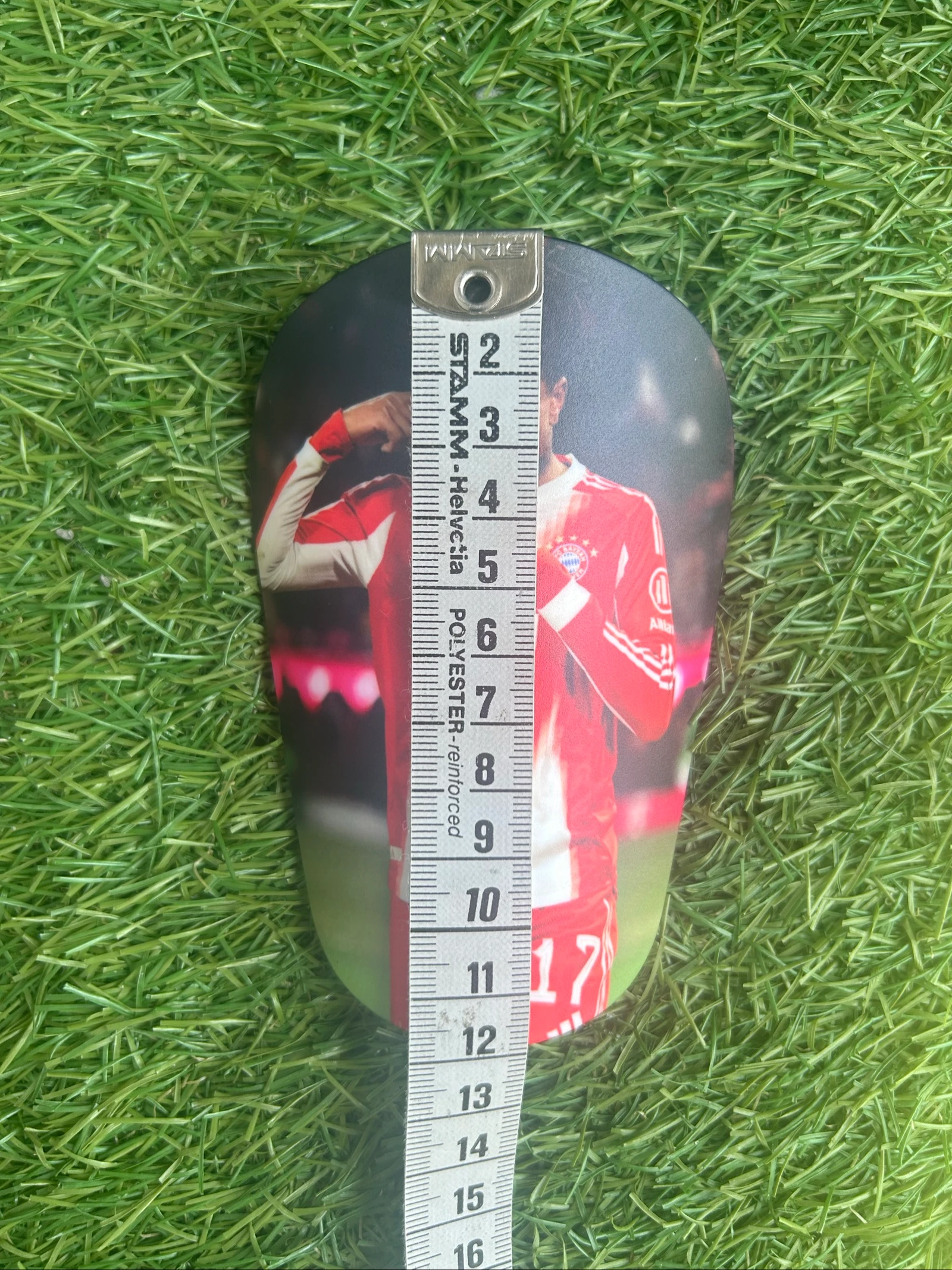 Football shin guard – photo 3
